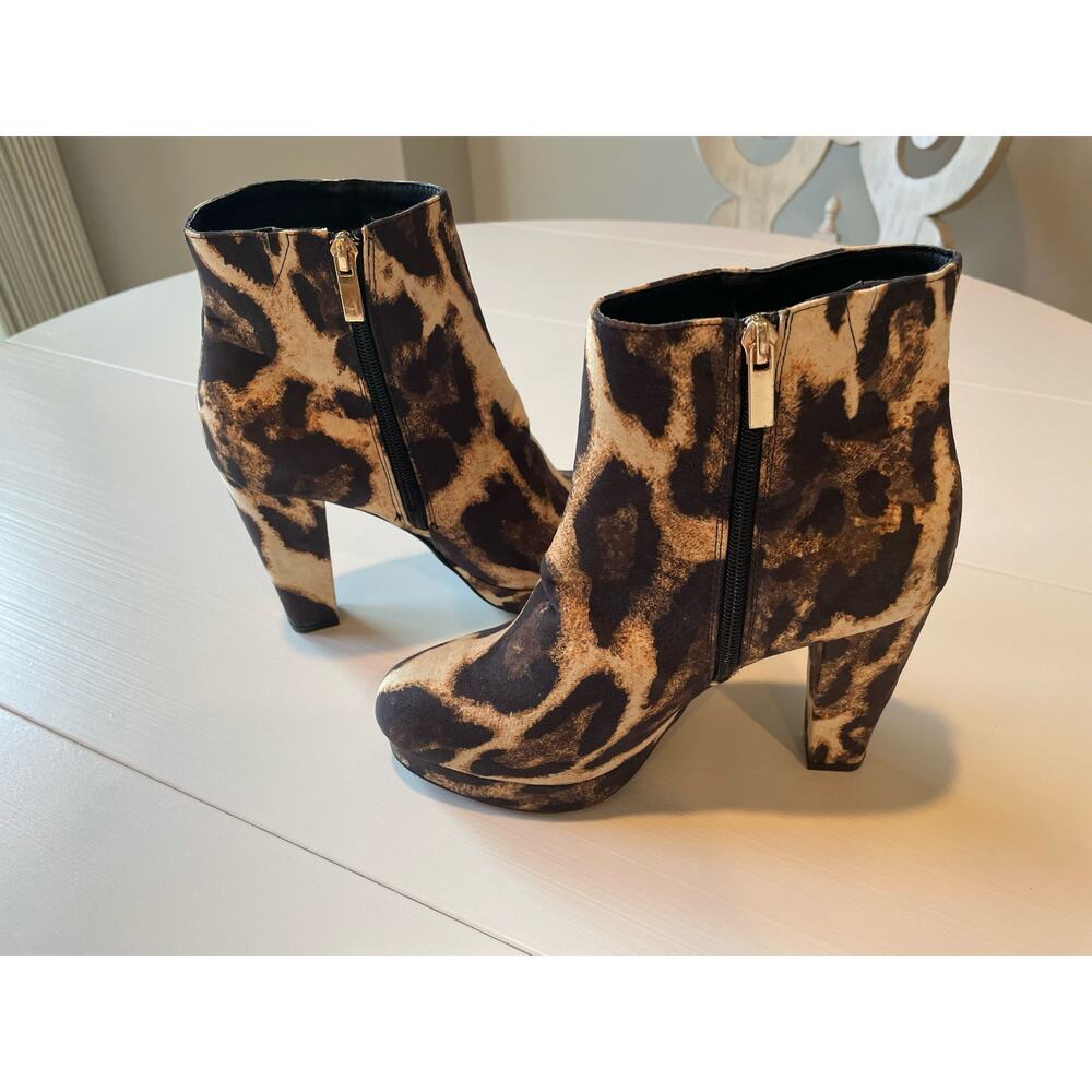 Bamboo Leopard Print Platform Booties Size 9 Roun… - image 2